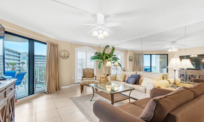Holiday Isle Condo | 127 m² Condo ∙ 2 bedrooms ∙ 9 guests