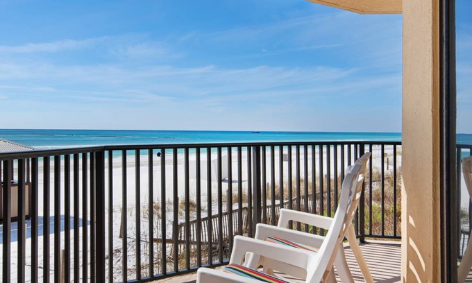 Thomas Drive Condo | 130 m² Condo ∙ 2 bedrooms ∙ 8 guests