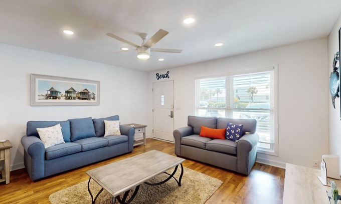 Sunnyside Condo | 132 m² Condo ∙ 2 bedrooms ∙ 6 guests