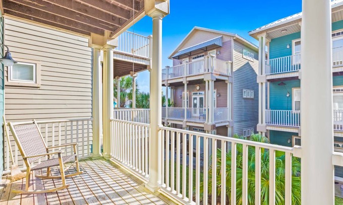 Crescent Beach House | 134 m² House ∙ 3 bedrooms ∙ 10 guests