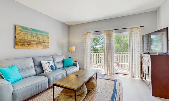 Waterside Village Condo | 142 m² Condo ∙ 3 bedrooms ∙ 6 guests