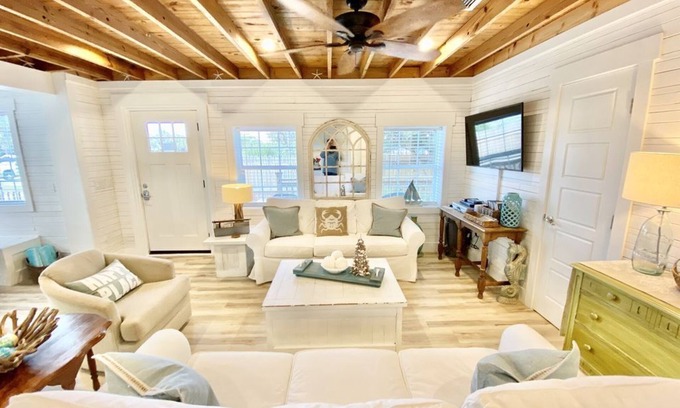 Laguna Beach Estates House | $145/night thru October 25-29~LAGUNA BEACH'S BEST! Across from the Quiet Laguna Beach!