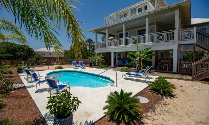 East End House | 15% OFF FALL! Buddha Beach! Family-Friendly, Dogs Ok! Private Pool & more!