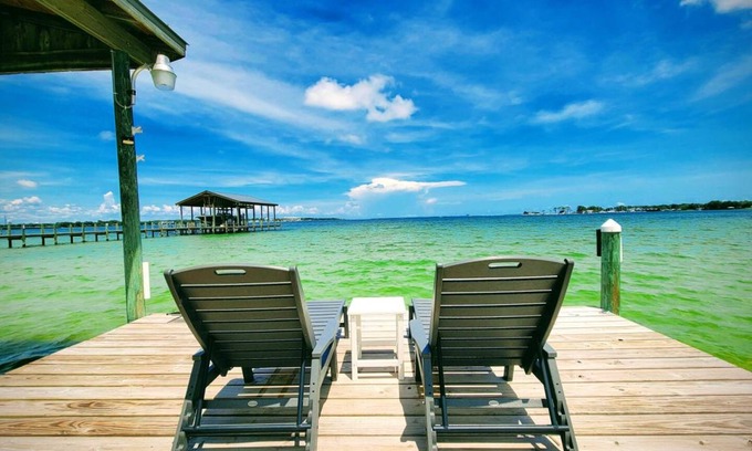 Fort Walton Beach Cottage | 167 m² Cabin ∙ 3 bedrooms ∙ 12 guests