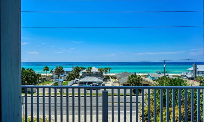 Bahama Beach Condo | 167 m² Condo ∙ 3 bedrooms ∙ 10 guests