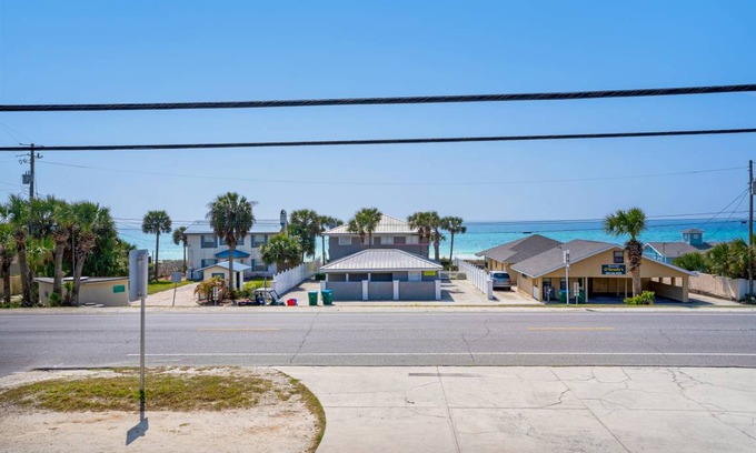Bahama Beach Condo | 167 m² Condo ∙ 3 bedrooms ∙ 12 guests