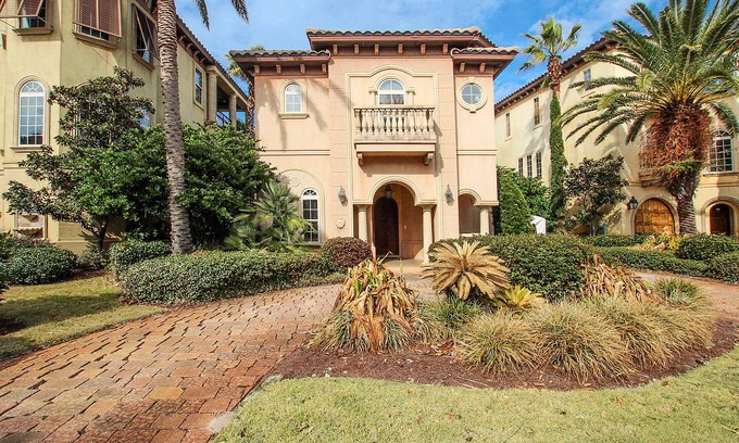 St. Tropez House | 167 m² House ∙ 3 bedrooms ∙ 10 guests