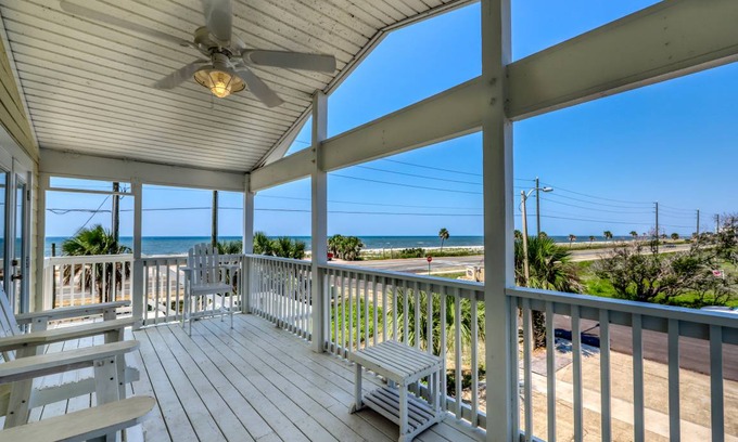 Gulf Aire House | 172 m² House ∙ 3 bedrooms ∙ 9 guests