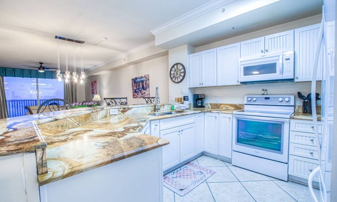 Panama City Beach Condo | 177 m² Condo ∙ 3 bedrooms ∙ 10 guests