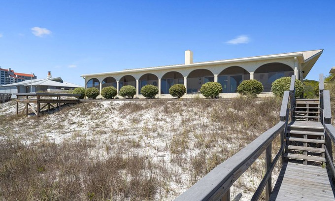 Four Mile Village House | 193 m² House ∙ 3 bedrooms ∙ 8 guests