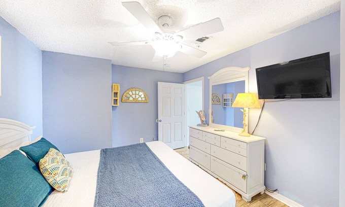 Navarre Beach Condo | 1st Floor Cozy Tropical Condo W/Bay Views Pool & Grills