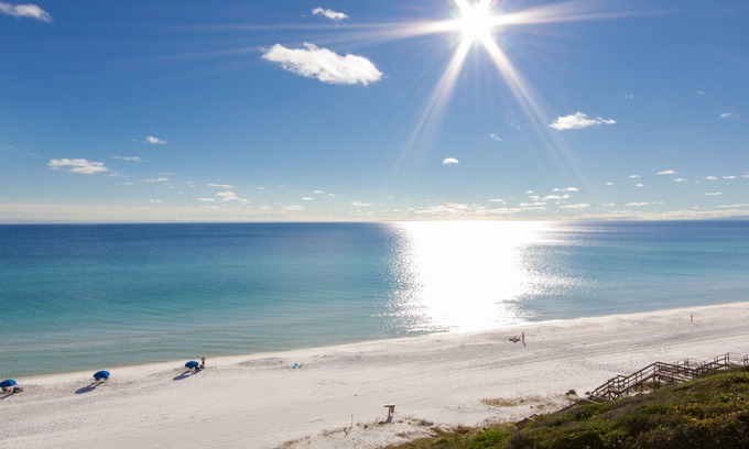 Villa Lago House | 2 GOLF CARTS! Trendy Chic Beach House, Walk to Pool, Tram to Beach and Wharf