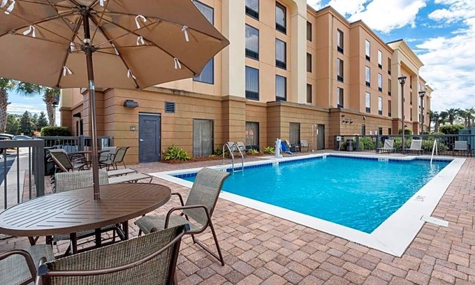 Navarre Hotel | 2-Star Hotel ∙ Hampton Inn & Suites Navarre