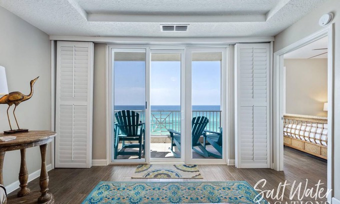 Crystal Beach Condo | 203 m² Condo ∙ 4 bedrooms ∙ 12 guests