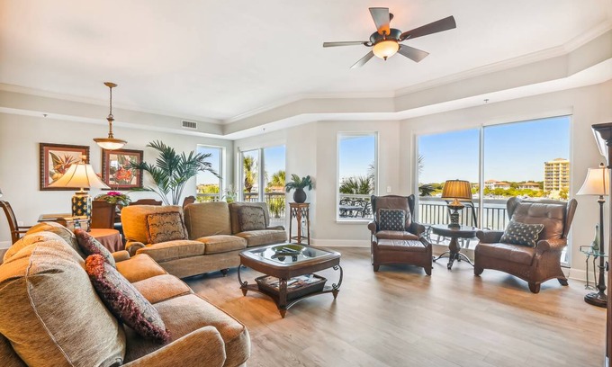 Holiday Isle Condo | 214 m² Condo ∙ 3 bedrooms ∙ 8 guests