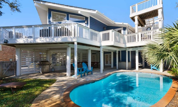 Gulfview Heights House | 215 m² House ∙ 5 bedrooms ∙ 14 guests