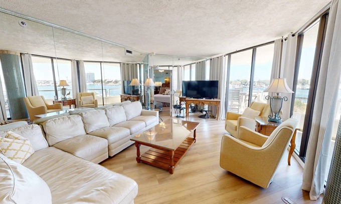 Holiday Isle Condo | 223 m² Condo ∙ 3 bedrooms ∙ 8 guests