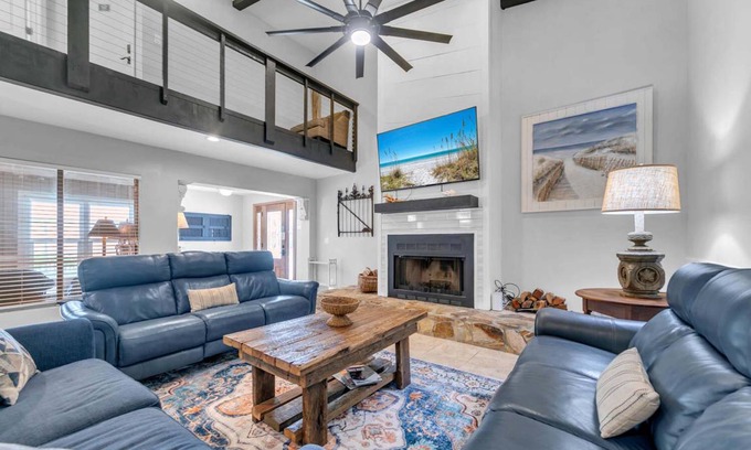 Crescent Beach House | 256 m² House ∙ 6 bedrooms ∙ 18 guests