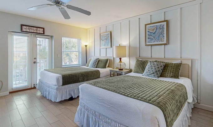 Gulf Place Hotel | 258 m² Hotel ∙ 4 guests