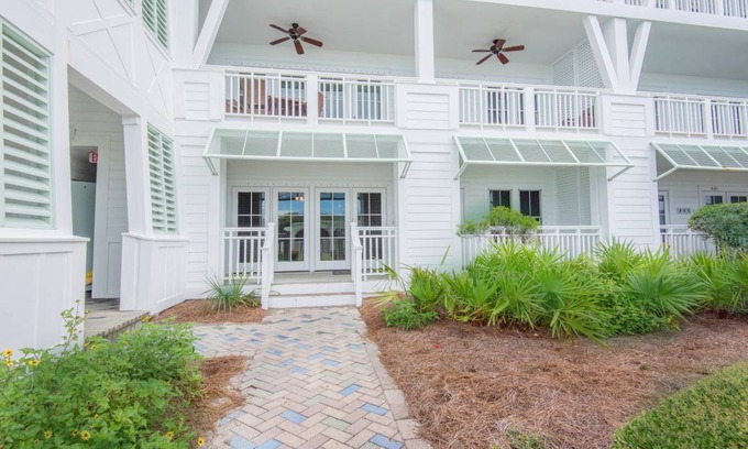 Gulf District House | 261 m² House ∙ 3 bedrooms ∙ 8 guests