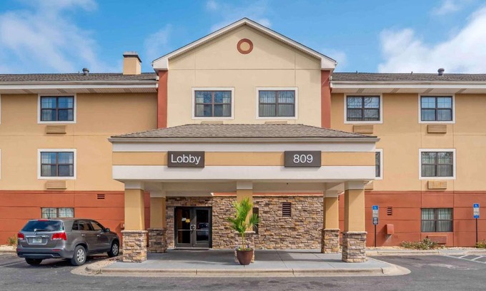 Northeast Pensacola Hotel | 27 m² Hotel ∙ 4 guests