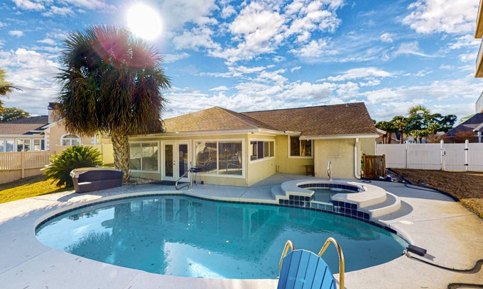 Upper Grand Lagoon House | 271 m² House ∙ 3 bedrooms ∙ 10 guests