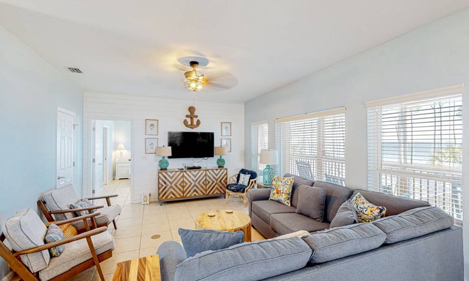 East End House | 286 m² House ∙ 4 bedrooms ∙ 15 guests