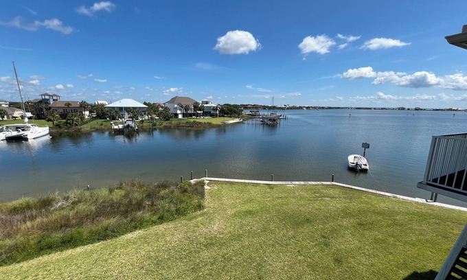 Villa Sabine House | 3-bedroom Waterfront Pensacola Beach Townhouse on Little Sabine