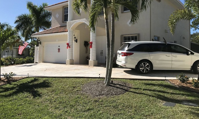 East Naples House | 3 mi to 5th & Naples Beach | Waterfront, 2800 sqf, quite location
