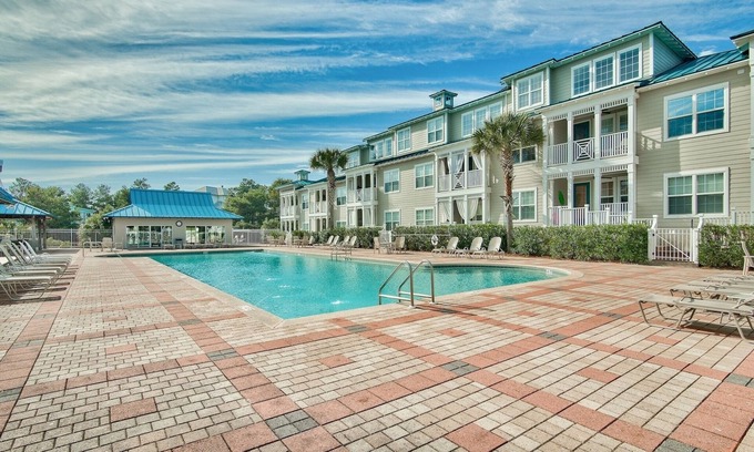 Santa Rosa Beach Condo | 30A Getaway~Spacious 4 Bed/3 Bath Condo with Pool/Fitness!~Walk to Beach!