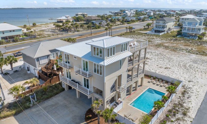 Pensacola House | 325 m² House ∙ 6 bedrooms ∙ 22 guests