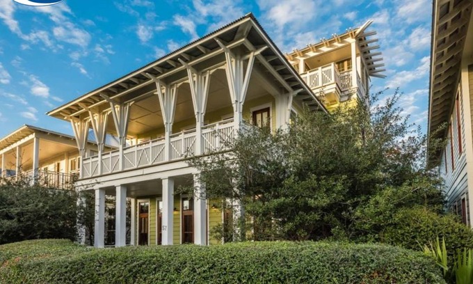 Beach District House | 339 m² House ∙ 6 bedrooms ∙ 14 guests