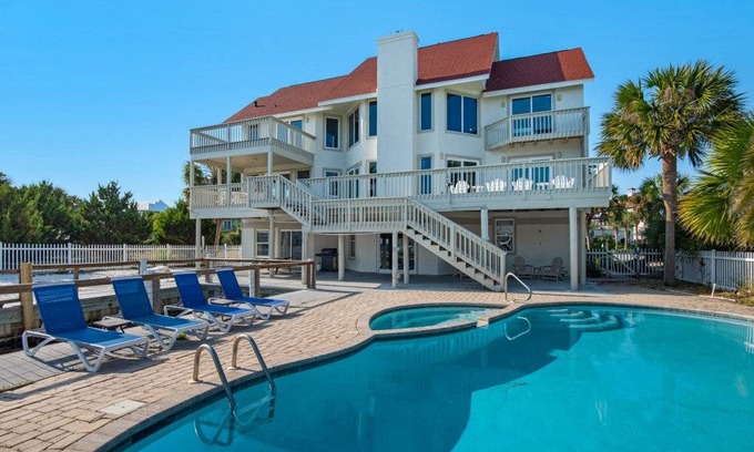 Pensacola House | 353 m² House ∙ 6 bedrooms ∙ 23 guests