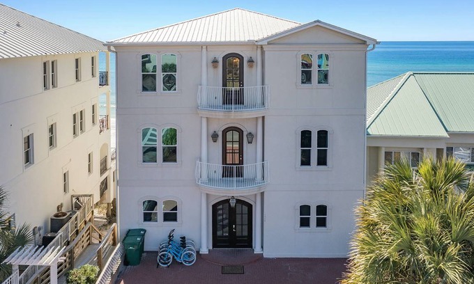 Delos House | 358 m² House ∙ 8 bedrooms ∙ 20 guests