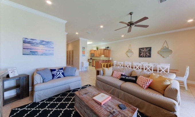 Pensacola Beach House | π 4.5 Bedroom 3 Bath townhome with 2 community pools ποΈ