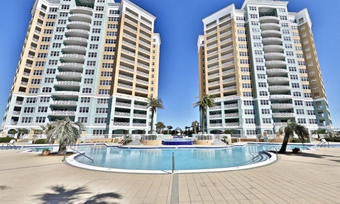 Silver Sands Beach Condo | 4 BR En Soleil Directly on Gulf, Beautiful With Free Beach Chairs. 6th Floor