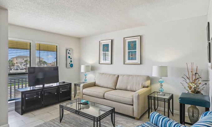 Holiday Isle Condo | 44 m² Condo ∙ 4 guests