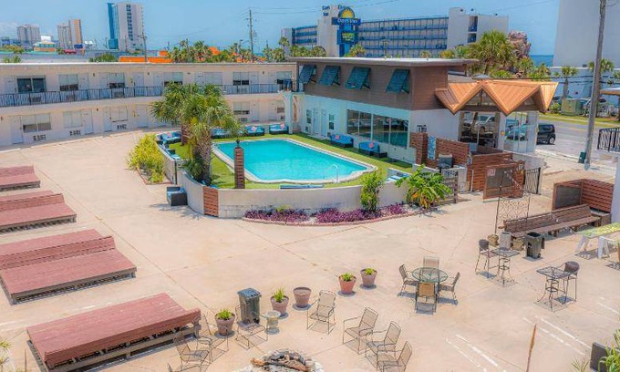 Panama City Beach Hotel | 46 m² Hotel ∙ 8 guests
