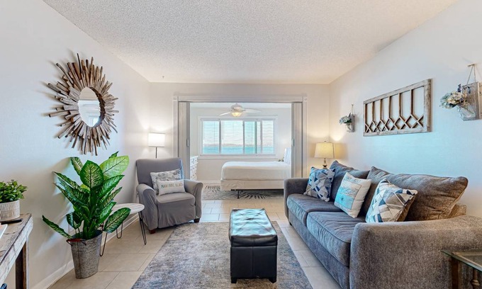 Navarre Beach Hotel | 46 m² Hotel ∙ 4 guests