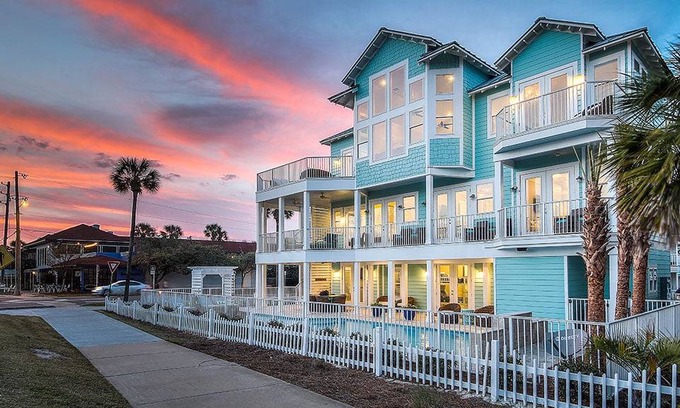 Crystal Shores House | 465 m² House ∙ 6 bedrooms ∙ 24 guests