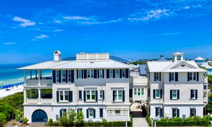 Seaside House | 495 m² House ∙ 7 bedrooms ∙ 24 guests
