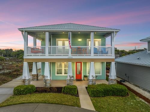 Hollywood Beach House | 5 Bed, 5 Bath Beach Home/Only a 3 Minute Walk To The Beach! SLEEPS 12