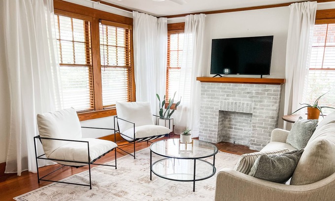 East Hill House | 5 Star Luxury Retreat 3BR East Hill Premium Rental
