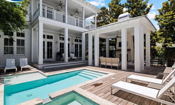 Beach District House | 502 m² House ∙ 7 bedrooms ∙ 16 guests