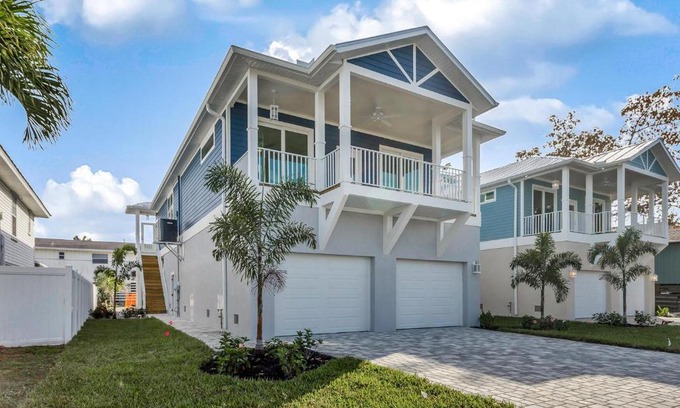 Mid Island House | 5541 Palmetto Street by Coastal Vacation Properties