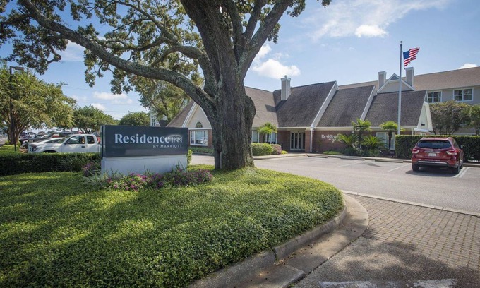 Southeast Pensacola Hotel | 65 m² Hotel ∙ 127 guests