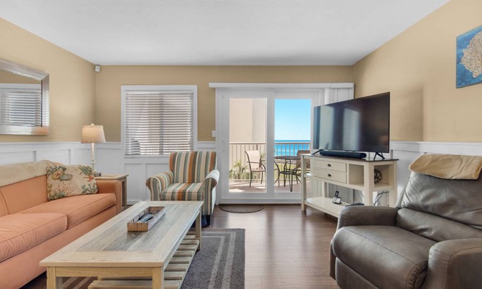 Holiday Isle Condo | 70 m² Condo ∙ 1 bedroom ∙ 4 guests