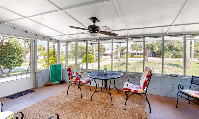 Kiska Beach House | 71 m² House ∙ 2 bedrooms ∙ 5 guests