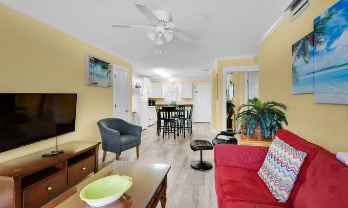Lower Grand Lagoon Condo | 83 m² Condo ∙ 2 bedrooms ∙ 6 guests