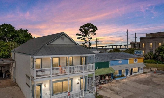 Historic Downtown Apalachicola Apartment | 84 m² Apartment ∙ 1 bedroom ∙ 4 guests